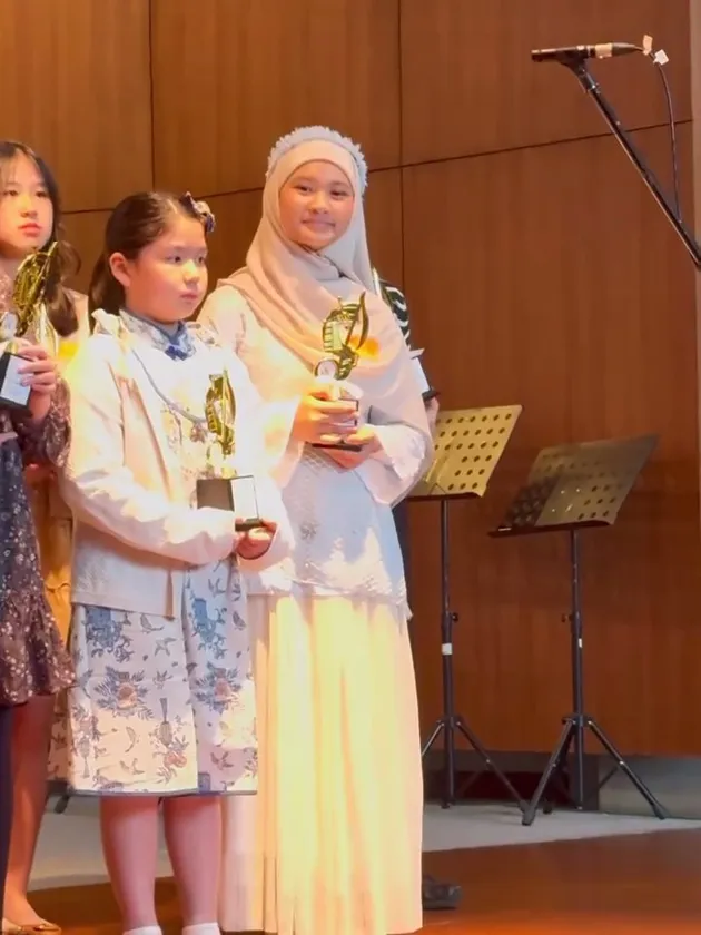 Potret anak Inara usai tampil di acara recital biola