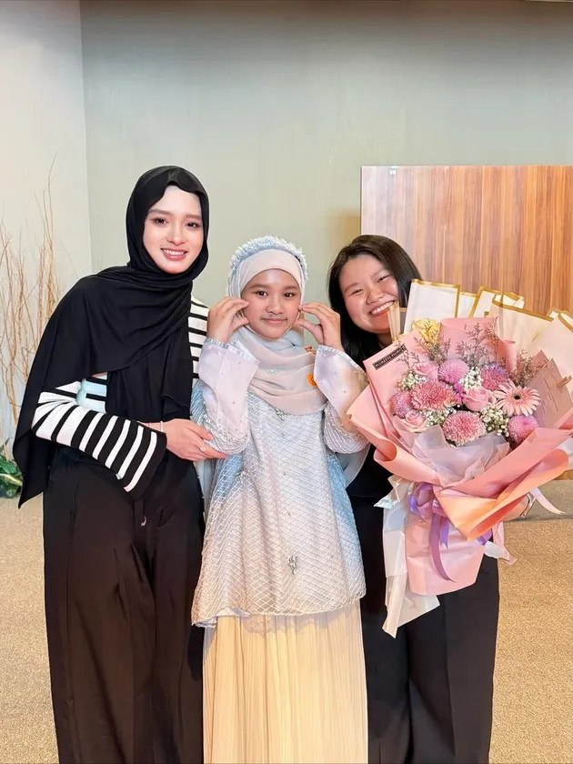 Potret Inara Rusli dukung anak acara violin recital