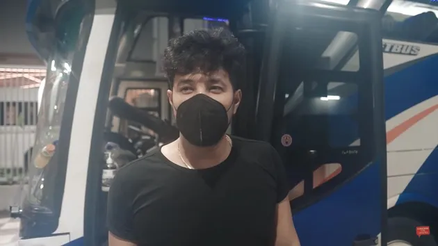 Irish Bella dan Ammar Zoni Sewa Bus Mewah