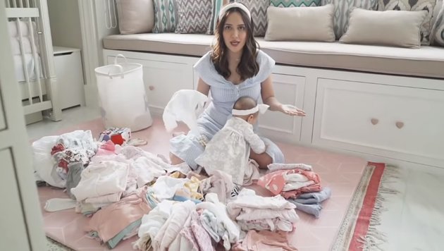 9 Pictures of the Contents of Shandy Aulia's Child's Wardrobe, Tips on Baby Clothes - Little Claire Makes a Mistake Focus