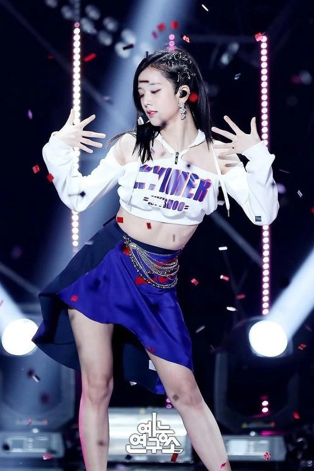 9 Photos of Jisoo BLACKPINK Looking Hot in a Crop Top, Showing off a Body Goal and a Super Slim Waist!