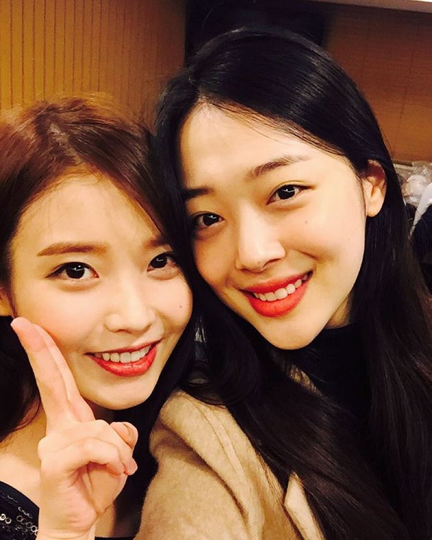 9 Potraits of Choi Sulli and IU's Closeness, From Being MCs to Acting Together