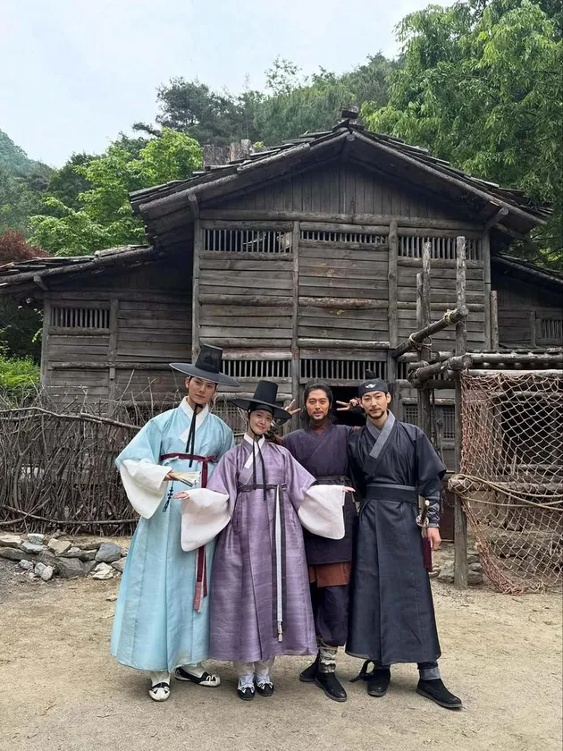 Kedekatan Yoona SNSD dengan Pemain BON APPÉTIT, YOUR MAJESTY