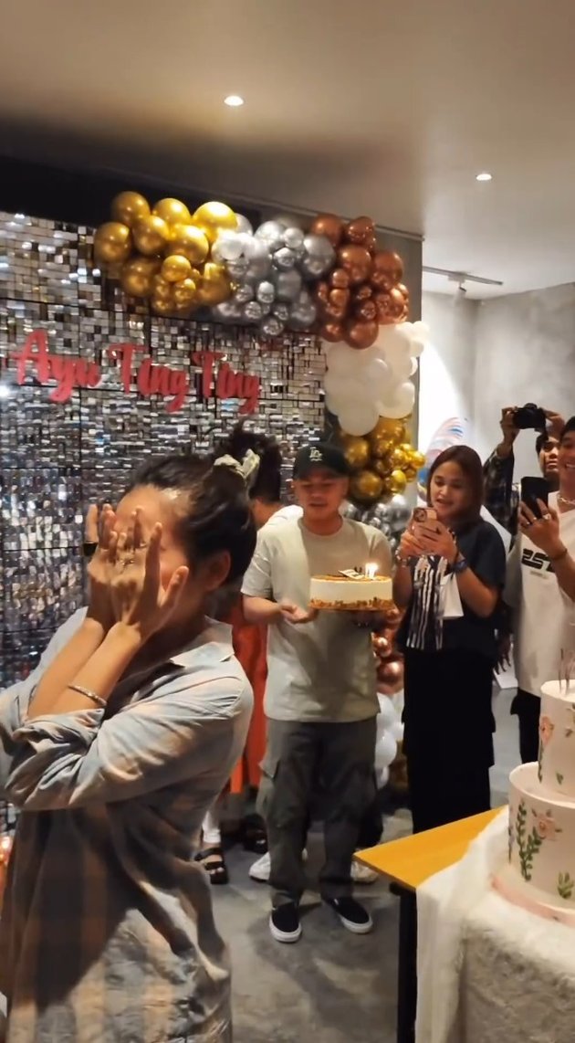 9 Photos of Ayu Ting Ting's Birthday Surprise, Festive Even Though Father Rozak & Mother Kalsum are Absent - Her Fiancé Has Not Arrived