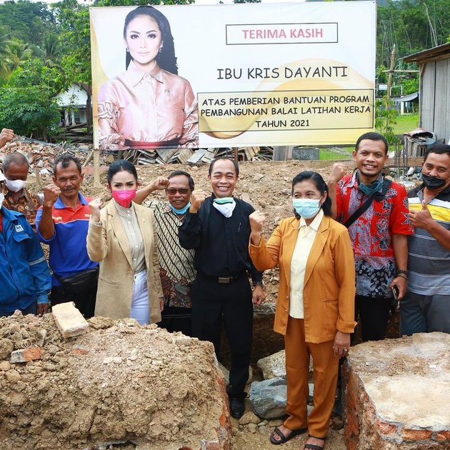 9 Portraits of Krisdayanti's Working Visit in East Java, Building Churches and Islamic Boarding Schools - Praised by Maia Estianty for Humanity