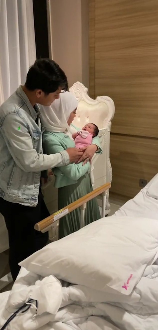 9 Photos of Lesti and Rizky Billar Carrying Putra Siregar's Child, Consider the Visit as 'Bait' - Already Fit to Have a Baby