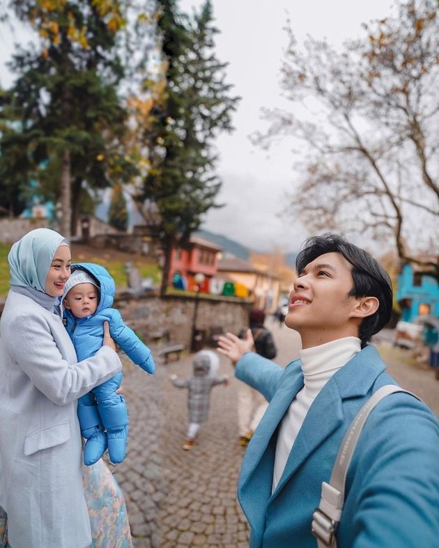 9 Photos of Dinda Hauw and Rey Mbayang's Vacation in Turkey, Sweet Moments When They're Alone - Baby Arshaka's Adorable Style