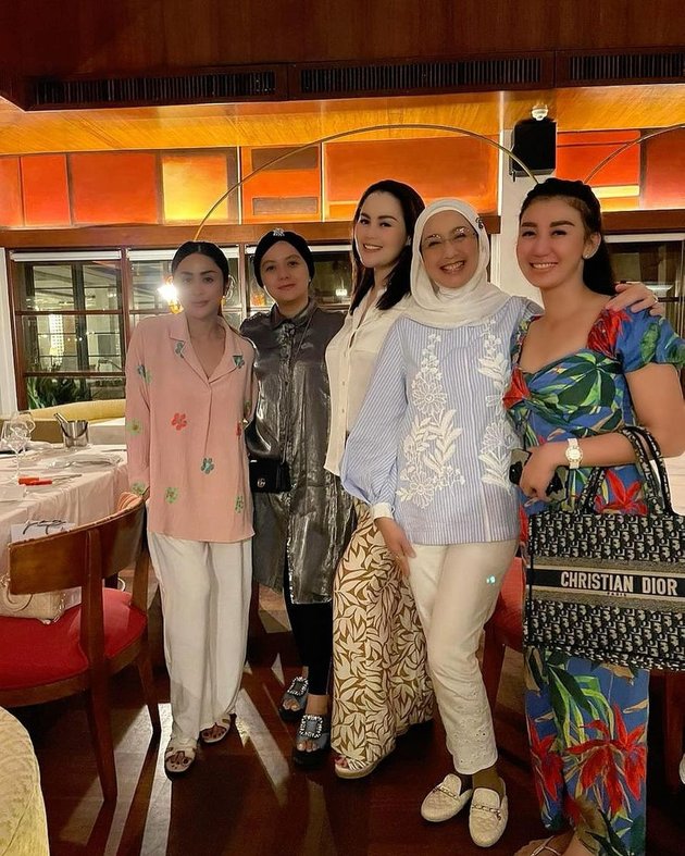 9 Luxurious Vacation Photos of Jennifer Dunn in Bali, Hanging Out with Desy Ratnasari and Selvi Kitty