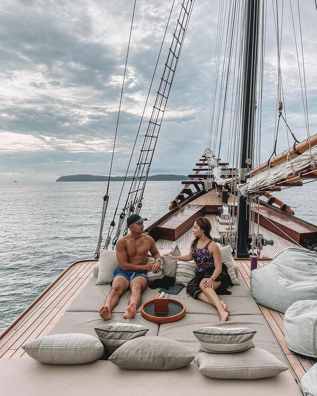 9 Potraits of Nikita Willy and Indra Priawan's Vacation in Raja Ampat, Sailing on a Pinisi Ship - 5-Star Hotel Equivalent Facilities