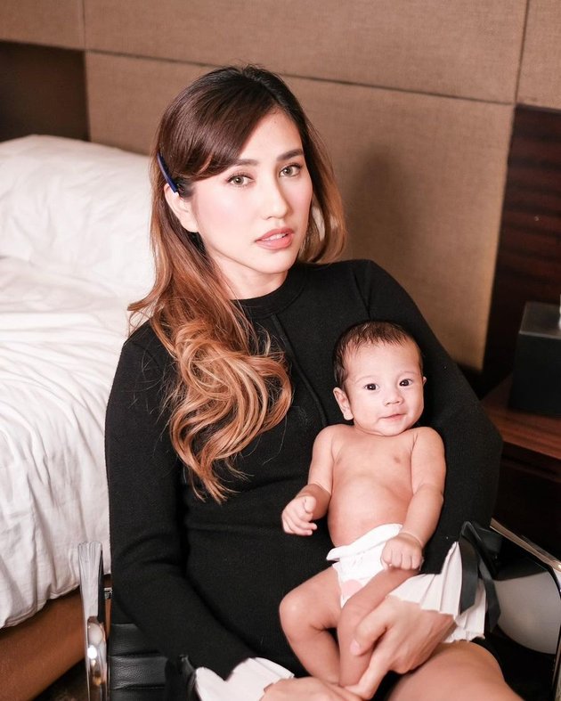 9 Portraits of Louise Anastasya While Taking Care of Her First Child, Hot Mama Whose Beauty Never Fades - Still Like a Teenager Despite Being 39 Years Old