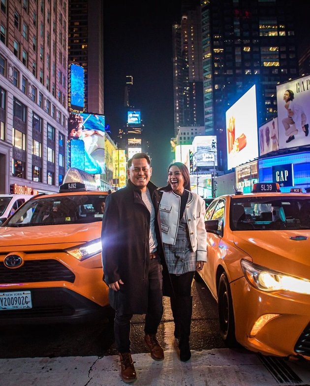 9 Sweet Photos of Melanie Putria and Her Husband in New York, So Sweet and Makes You Jealous