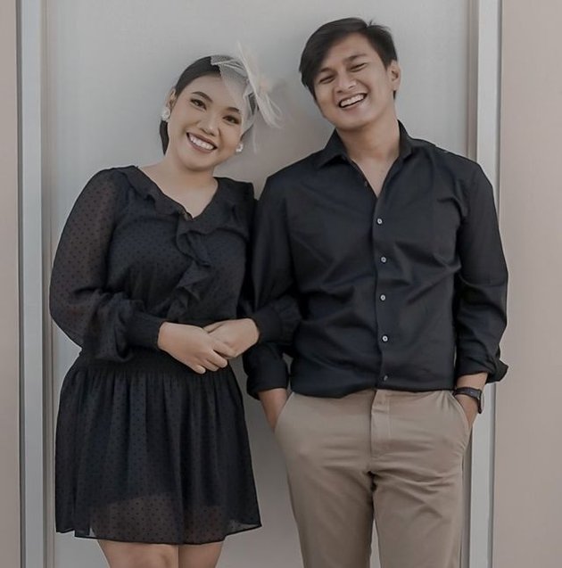 9 Intimate Portraits of Mumuk Gomez and Girlfriend, Now Engaged - Future Husband's Profession Highlighted