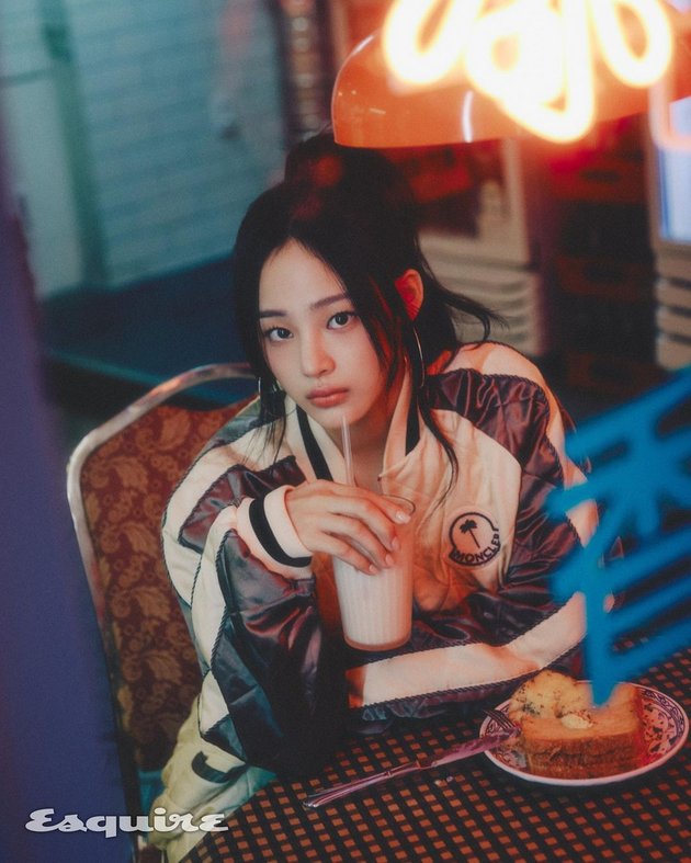 9 Potret Minji NEWJEANS Radiates Her Sweet Visuals in Esquire Korea Magazine Photoshoot