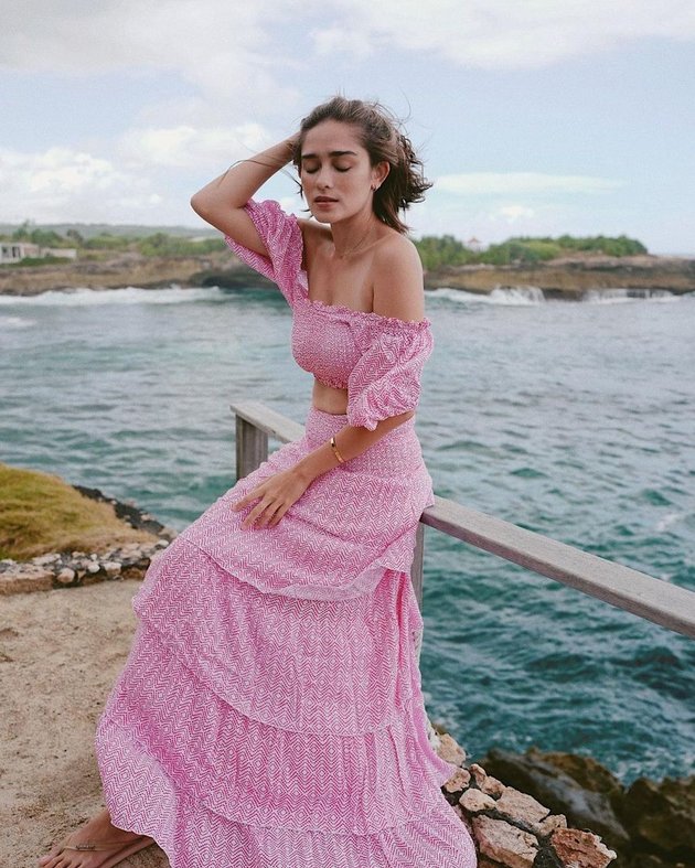 9 Photos of Yasmine Wildblood's OOTD during Vacation, Enchanting Like a Young Girl - Her Body Goals are Highlighted