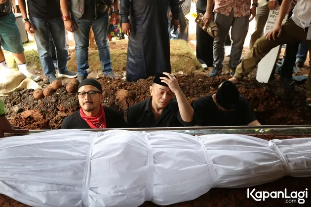 Pemakaman Ibunda Ferry Maryadi Meninggal