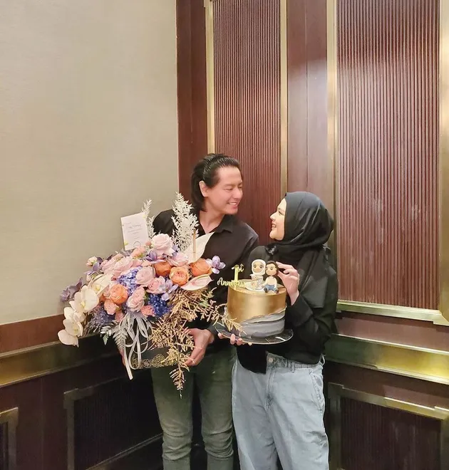 1st anniversary Cut Meyriska dan Roger Danuarta