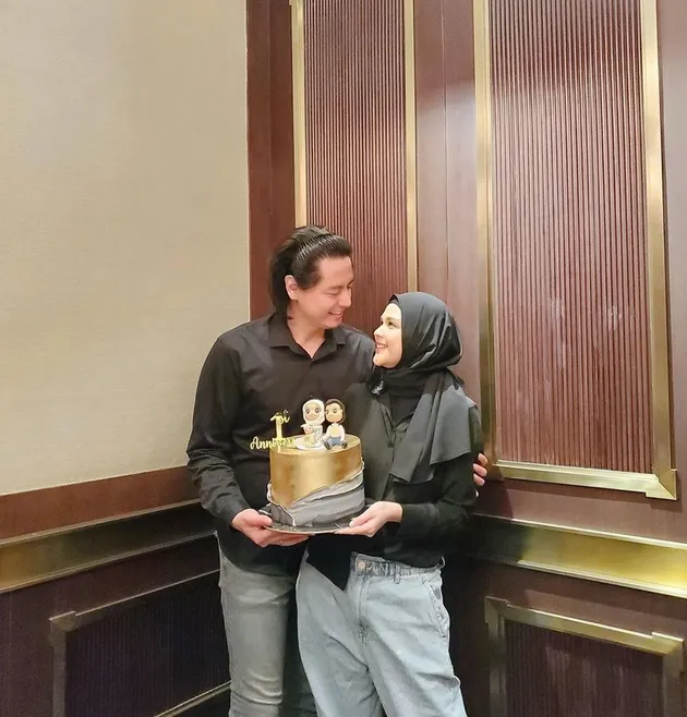 1st anniversary Cut Meyriska dan Roger Danuarta