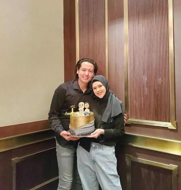 1st anniversary Cut Meyriska dan Roger Danuarta