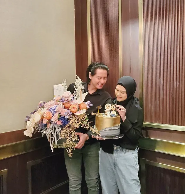 1st anniversary Cut Meyriska dan Roger Danuarta