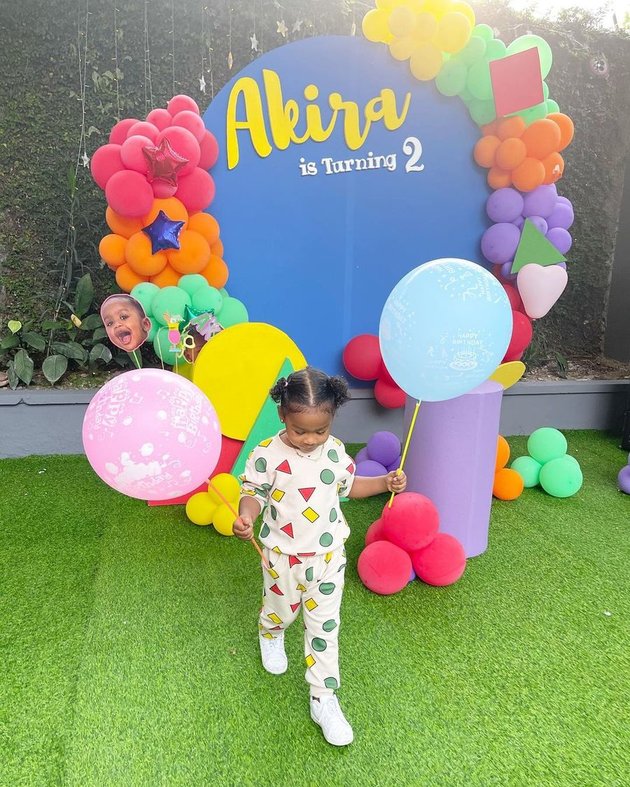 9 Potraits of Akira Kimmy Jayanti's Birthday Celebration with Colorful Shapes, Attracting Attention at Only 2 Years Old