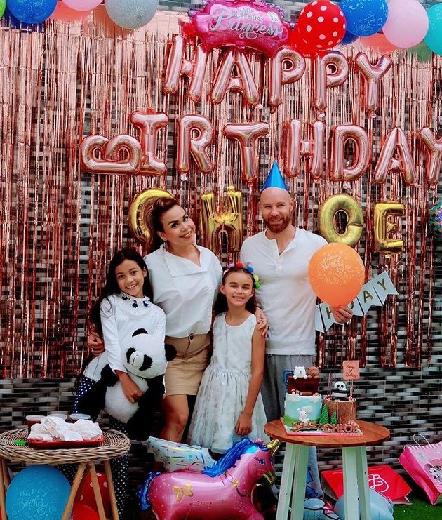 Happy birthday Chloe! Putri sulung Melaney Ricardo dan Tyson James Lynch itu baru saja merayakan ulang tahunnya yang ke-9.