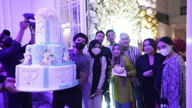 9 Portraits of Gilang Juragan99's Wife's Birthday Celebration, Crazy Rich Malang, Getting a Surprise of 101,091 Roses - Giving Luxury Gifts at the 'SQUID GAME' Themed Party