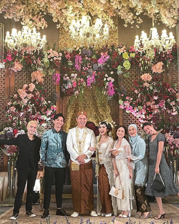 9 Portraits of Ashilla's Sacred Wedding, Former Blink Member, with Javanese Customs, Attended by a Series of Celebrities - Happy Smiles as a Husband and Wife
