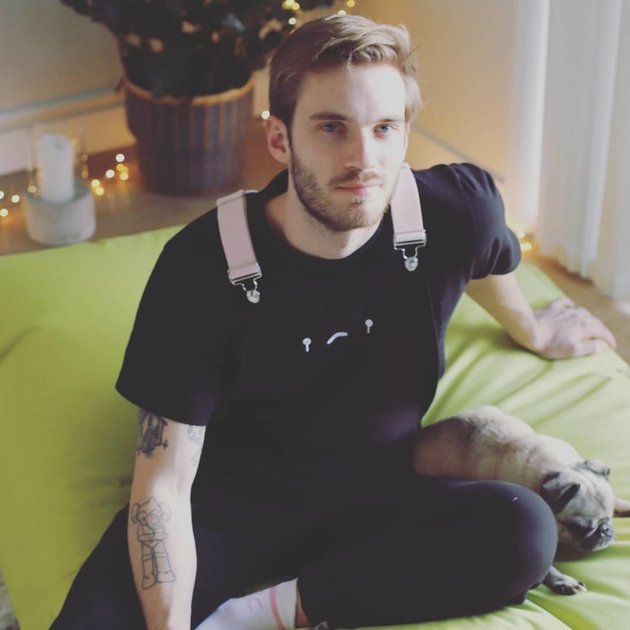 9 Portraits of PewDiePie, the Wealthy YouTuber who became the Most Handsome Man of 2020 according to TC Candler - Defeating V BTS