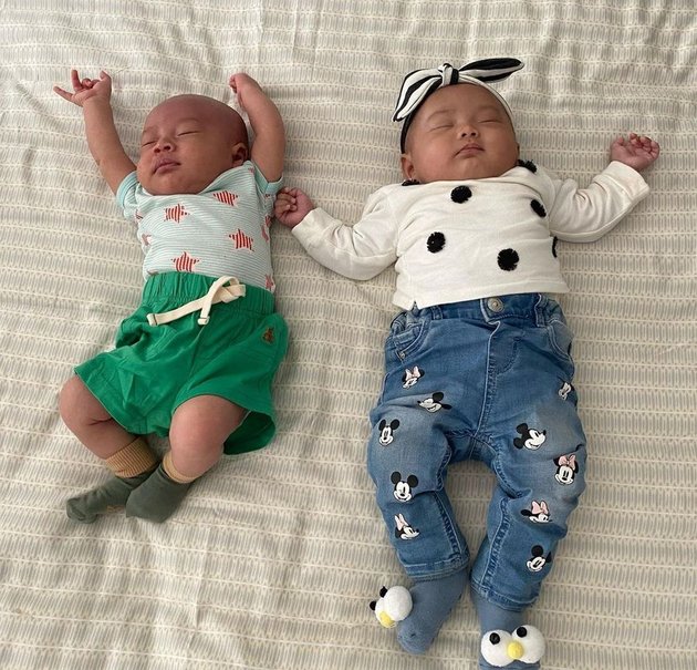 9 Portraits of Playdate Baby Rayyanza and Meshwa, Denny Cagur's Daughter, Adorable Baby Sultan - Netizens Hope They Will Be Matched
