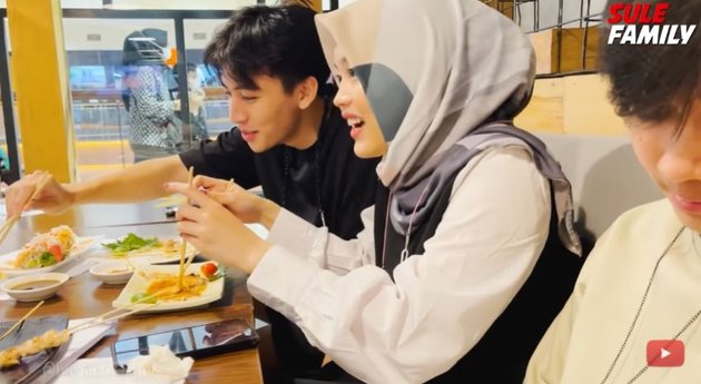 9 Photos of Quality Time with Sule's Family, Eating Together Makes them Happy
