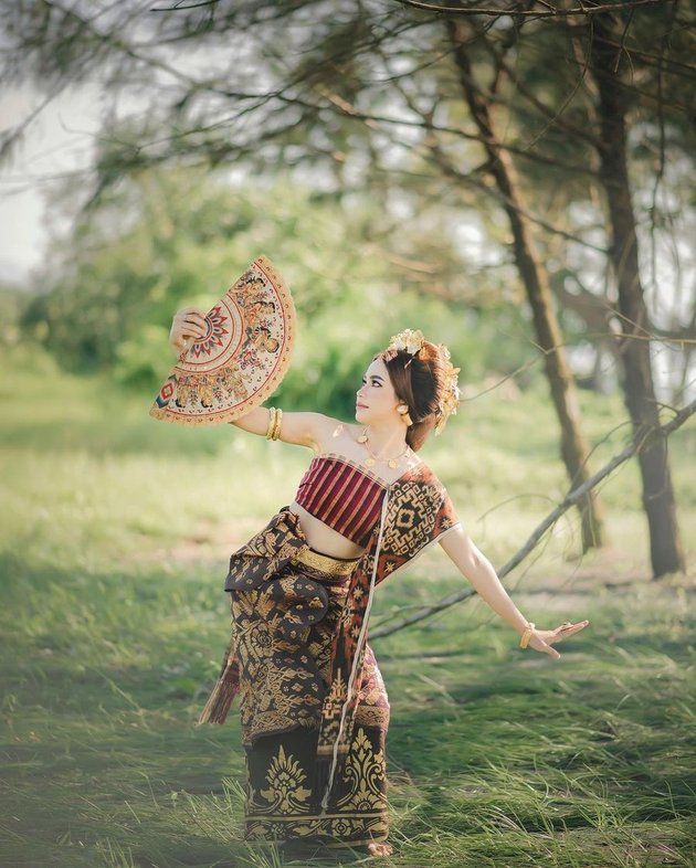9 Portraits of Rara LIDA in Bali Traditional Attire, Beautiful and Enchanting Like a Princess - Dancing Poses Highlighted