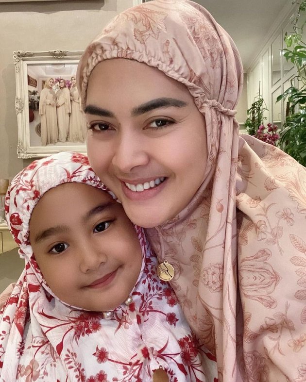 9 Portraits of Syahrini's Niece who is Now Grown Up and Even More Beautiful, Always Close with Aisyahrani - Can Do Makeup Herself