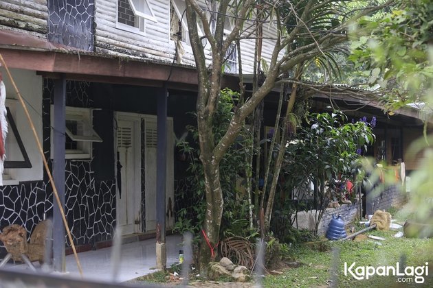 9 Portraits of Gideon Tengker's House in Puncak Bogor Area, Unique Design Owned by an Artist