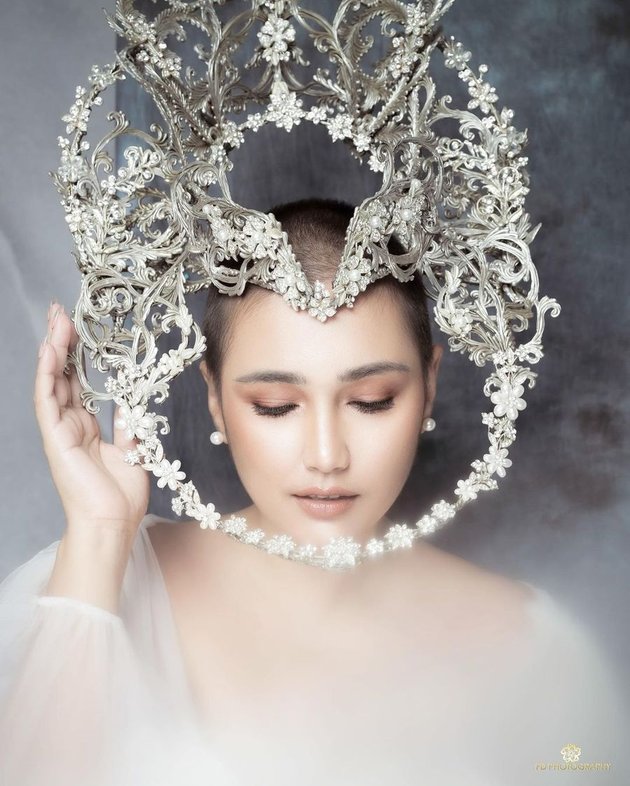 9 Portraits of Indonesian Celebrities Looking Beautiful When Wearing a Crown, Radiating an Elegant and Authoritative Aura Like a Queen