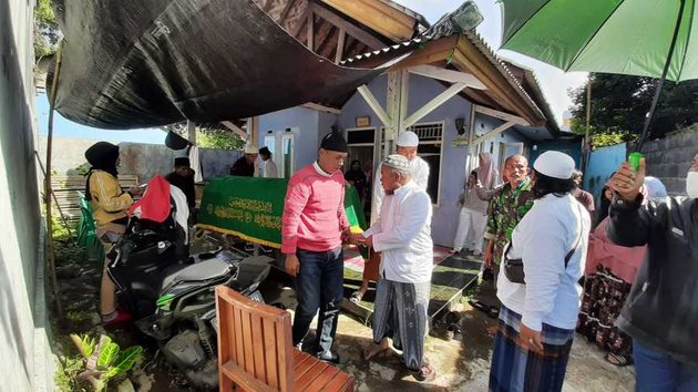 9 Portraits of the Atmosphere of Hanna Kirana's Funeral Home 'Suara Hati Istri', Ilyas Bachtiar Releases the Departure of His Lover - Participating in the Congregational Funeral Prayer