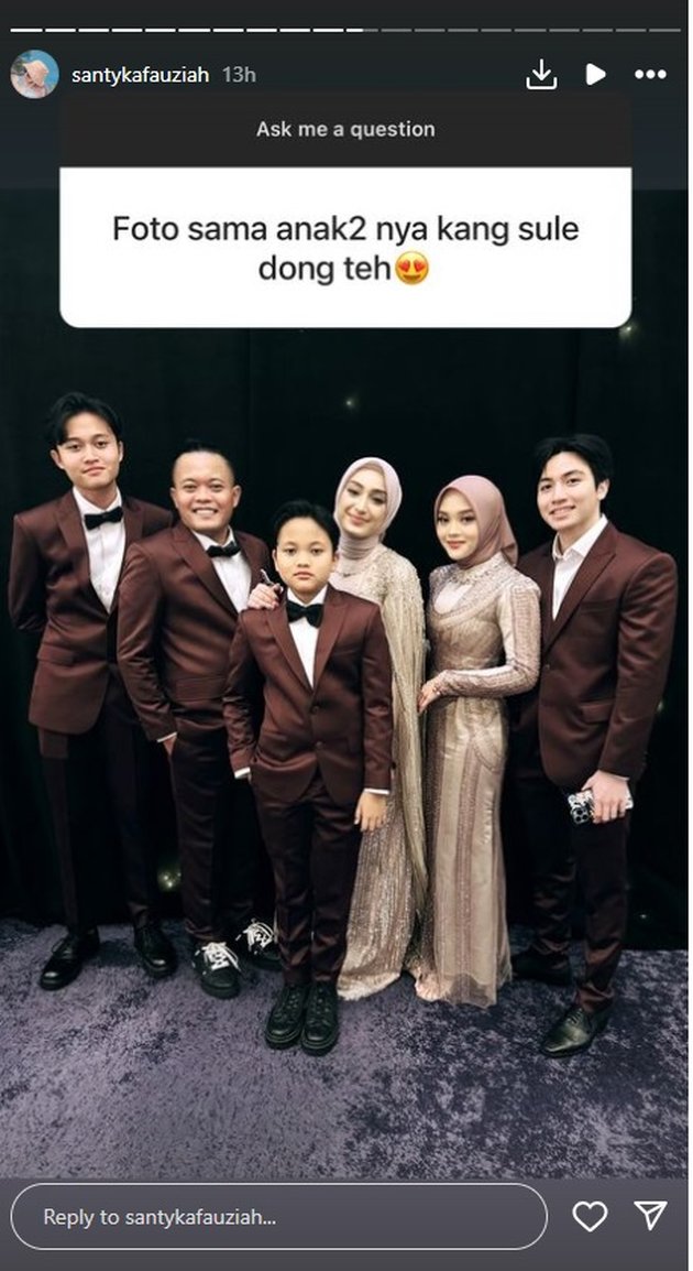 Portrait of Santyka Fauziah at Rizky Febian and Mahalini's Reception, Already Wearing the Sule Family Uniform - Ready to be Sule's Wife?