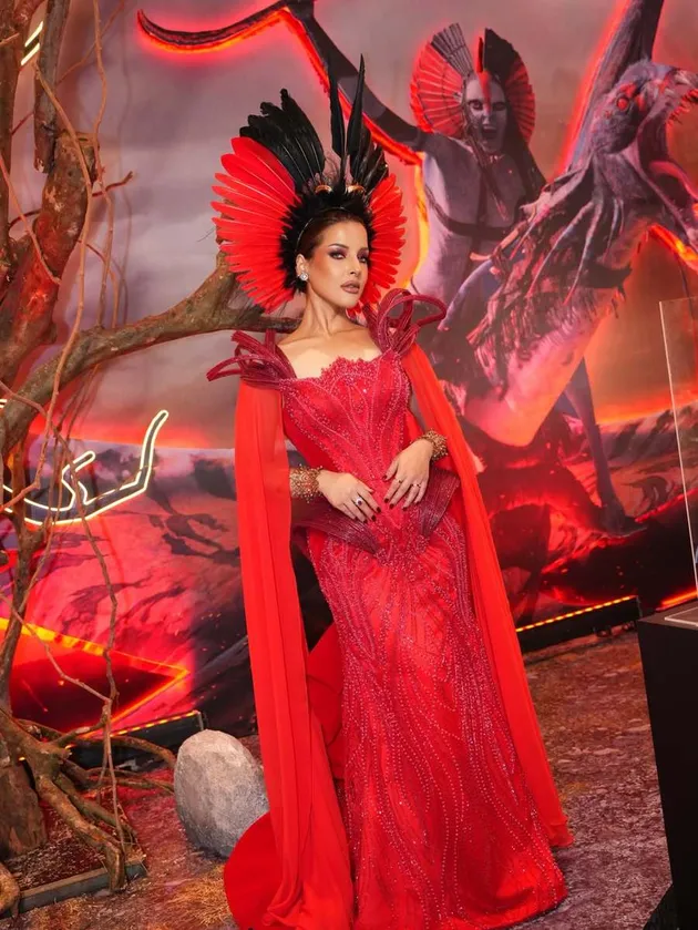 Makeup Bold Glam dengan Fokus Mata