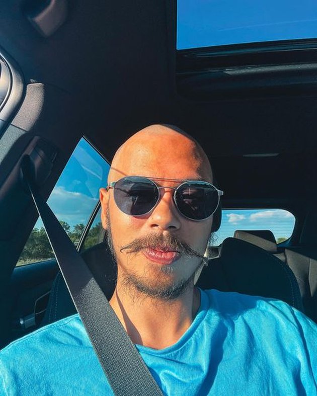 9 Latest Photos of Surya Sahetapy, Son of Dewi Yull and Ray Sahetapy, Who is Now Bald with a Mustache, Netizens Admit Still Handsome!