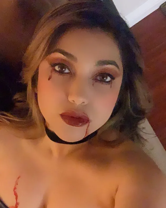 Tia &amp; Sarah Azhari Rayakan Haloween Bareng