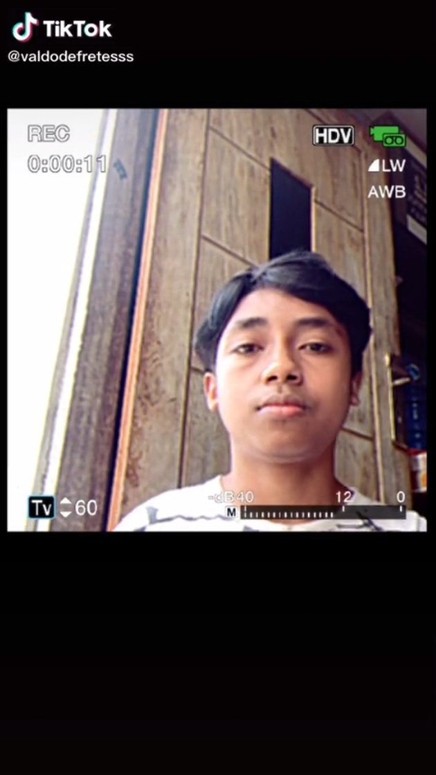 Penampilan Valdo di aplikasi TikTok langsung mencuri perhatian. Bagaimana tidak, remaja asal Ambon ini memiliki wajah yang mirip dengan Betrand Peto.