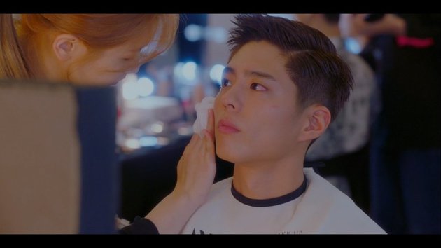 9 Visual Photos of Park Bo Gum in the Drama RECORD OF YOUTH, Even Episode 1 Already Makes Hearts Flutter
