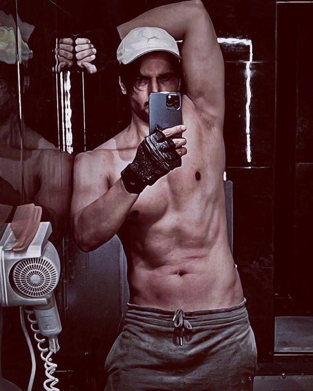 9 Years Have Passed, 9 Latest Photos of Aham Sharma, the Actor of Karna in 'MAHABHARATA' Looking Handsome in a Suit - Showing off His Athletic Body