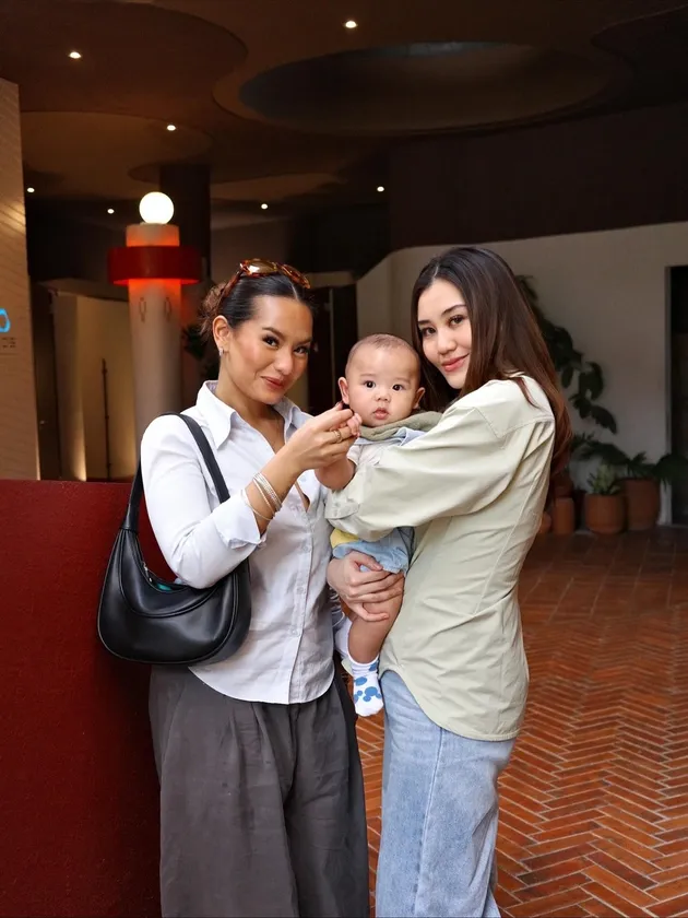 Aaliyah Massaid dan Zahwa liburan