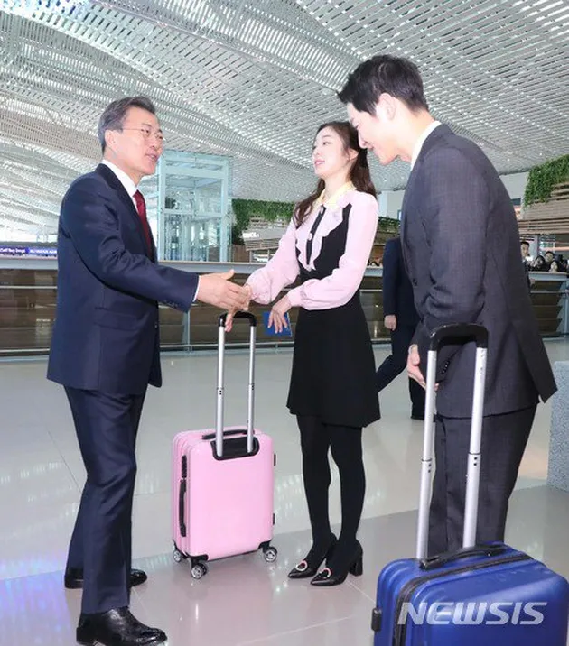 Acara Resmi Di Bandara Icn Song Joong Ki Dampingi Presiden Korea Kapanlagi Com