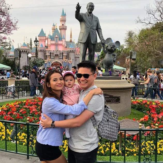 Liburan Acha Septriasa