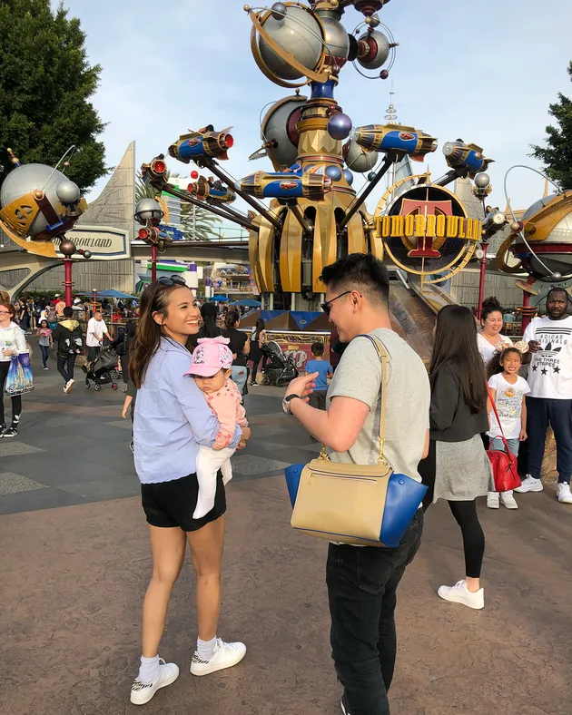 Liburan Acha Septriasa