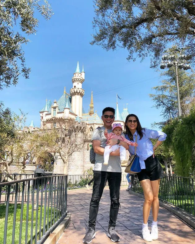 Liburan Acha Septriasa