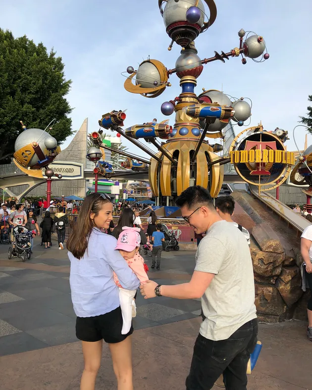 Liburan Acha Septriasa