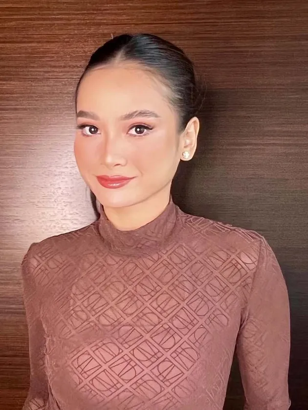 Acha Septriasa Tampak Samping