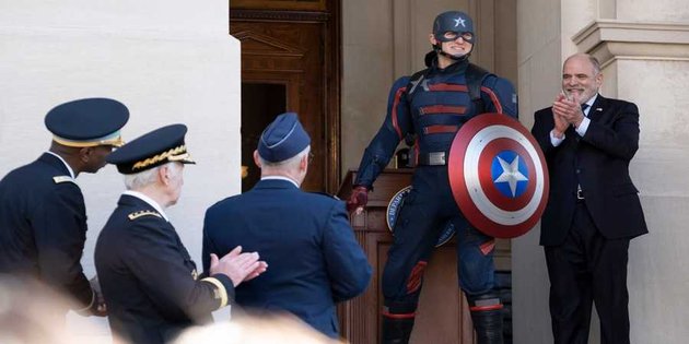 There is a New Captain America to Replace Steve Rogers in 'THE FALCON AND THE WINTER SOLDIER'